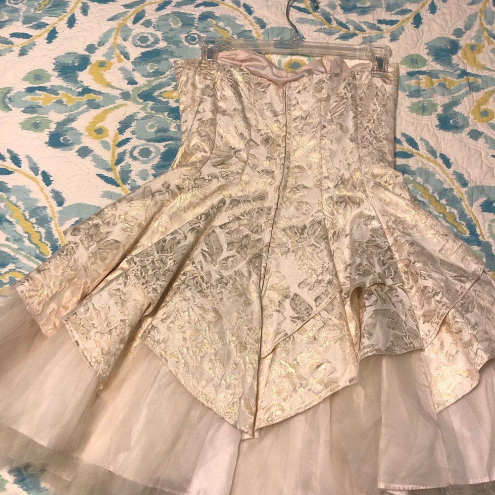 Gold Homecoming Dress Size 5/6 - Picture 4 of 6